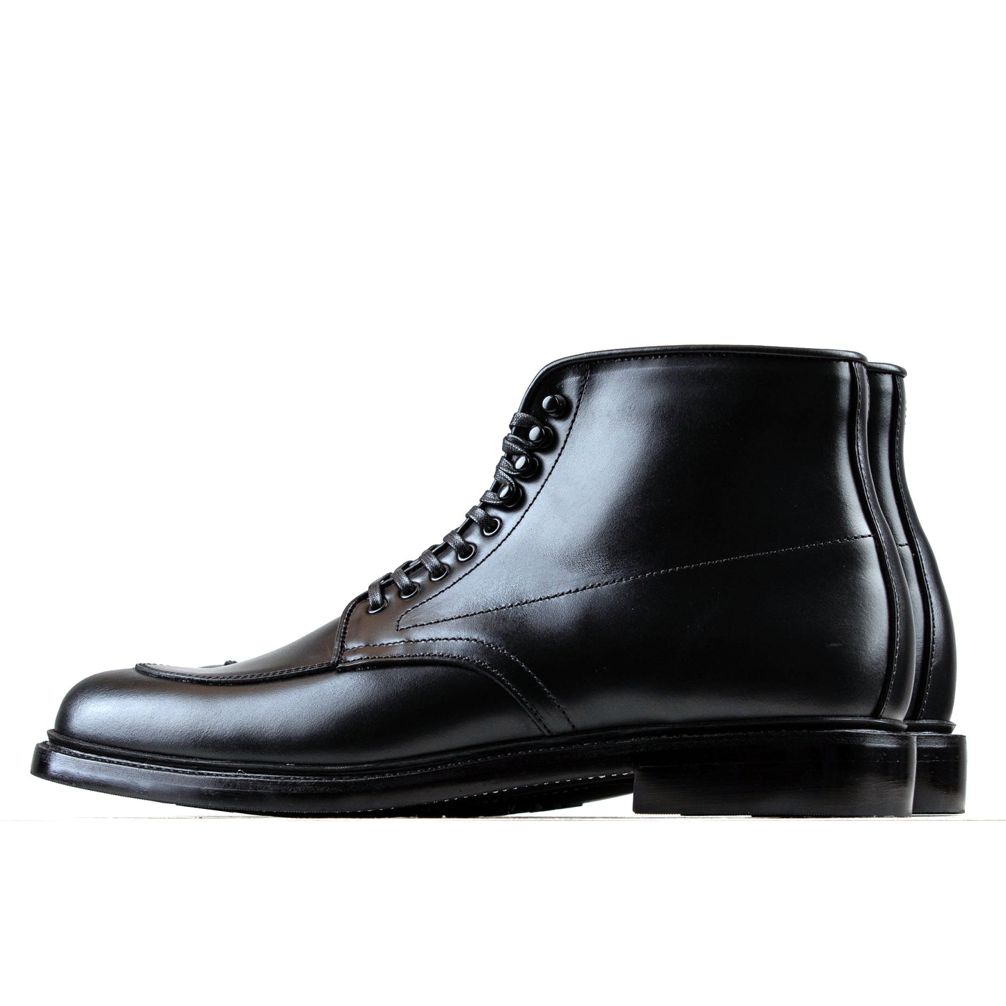 Classic V-Tip Boot -luosjiet®boots -   Black OTA Cowhide