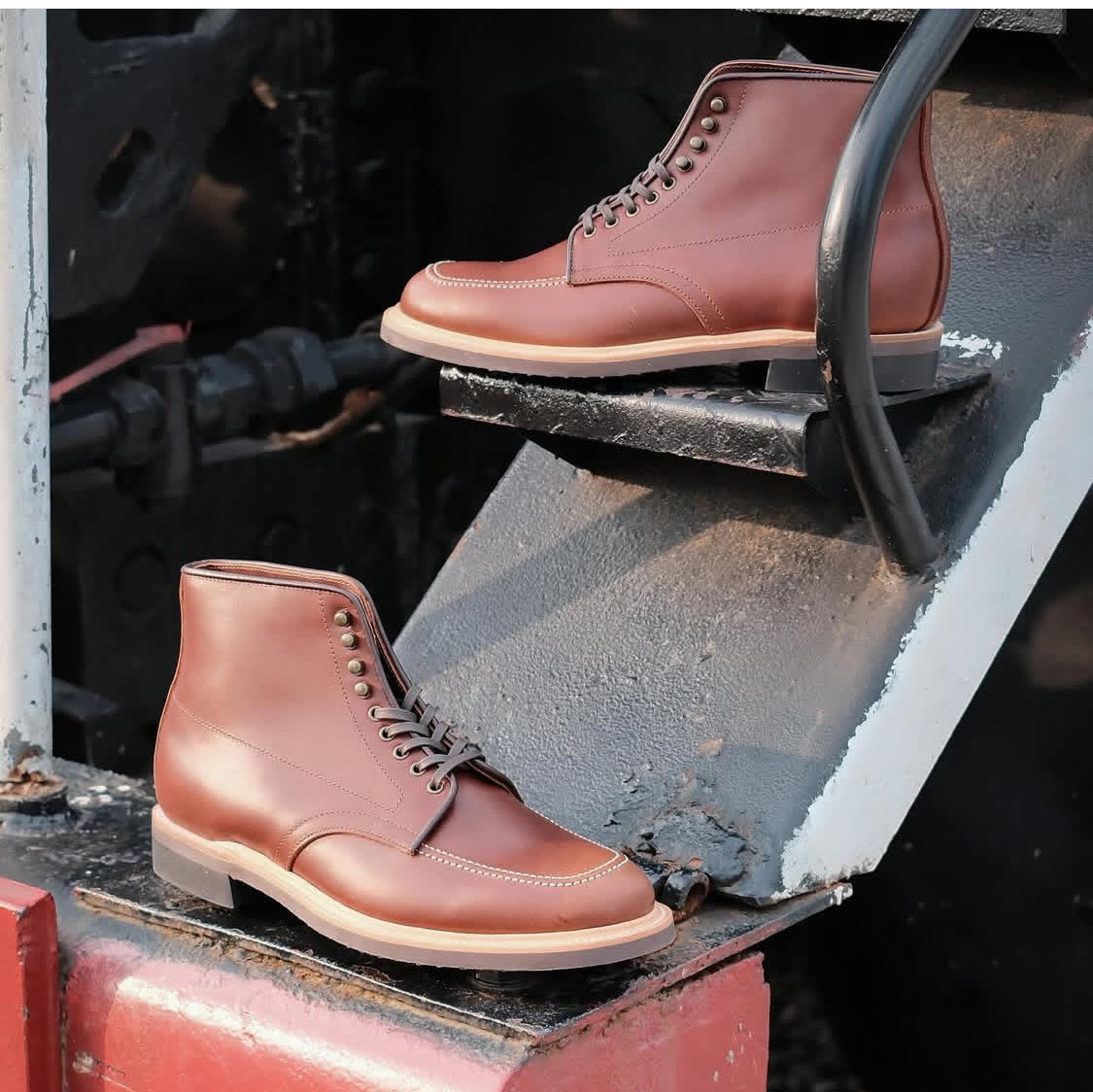 Indiana Moctoe Boot  - luosjiet®boots - Brown Full Grain Pull-Up Cowhide